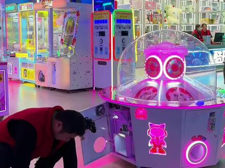 个龟孙子他差点憋出内伤了
#搞笑视频 #锤子锤到手 #憋住不准笑 #游戏厅 #酷玩e族