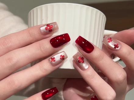 过年就做一个简单又休闲的四叶草美甲吧 #美甲#美甲教程 #美甲分享 #美甲控 #金钻美甲主号