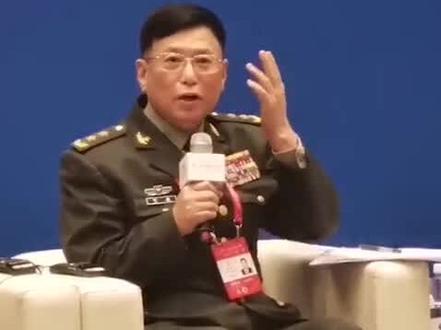 【北京香山论坛|何雷中将两问美方代表华自强】9月13日,中国军事科学院原副院长何雷在北京香山论坛期间,就美国前助理国务卿帮办华自强的发言向其发问:中国违反了《联合国海洋法公约》?美国让亚太地区更安全?