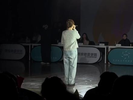 传下去@李斯曼曼 今天在欧亚出道了#校园晚会好嗨呦 #月牙湾