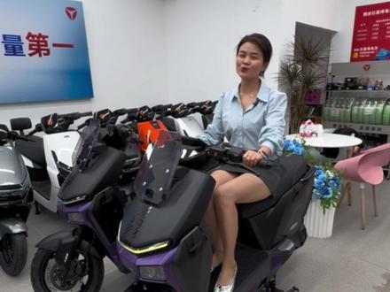 AI智能高端性能大魔王超跑,雅迪星舰二代100已到店,欢迎到店试骑#三亚雅迪电动车 #雅迪S80#雅迪星舰100