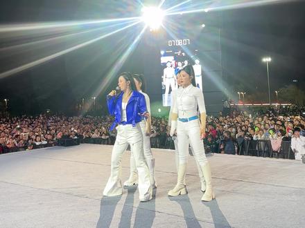 🎬荆门园博园
又是人山人海的一天@🌈唐艺(22-24号晚7点荆门园博园) #唐艺大舞台