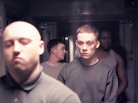 走路摇头加晃脑,你的男神##乔科尔 #英剧