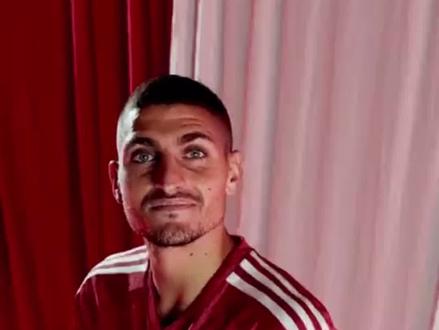 #巴黎圣日耳曼 官宣#维拉蒂 转会多哈阿拉伯人,转会费4500万欧。维拉蒂1992年11月5日出生于意大利佩斯卡拉,意大利足球运动员,场上司职中前卫,世界顶级后腰球员。#dou来足球季 #足球的魅力