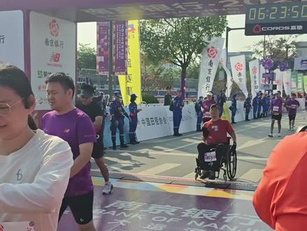 2025南京马拉松圆满落幕!2.4万名跑友安全完赛,感谢每一位坚守,绝摆南马明年见!#2025南京马拉松 #跟着南马读城南京