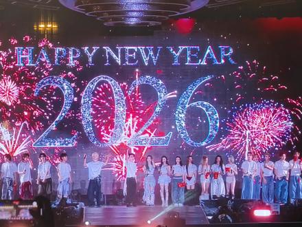 Today's us
因为有你
我开始相信,每颗种子都可以长出晨星
因为有你
这一晚很幸福很幸福
爱丽新年快乐!EXO新年快乐!
#染色体跨年演唱会 #EXO