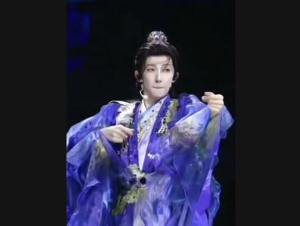 衣服变色卡点,相信你也能轻易学会 #剪辑教程 #视频剪辑 #衣服变色 #手机剪辑 #青年创作者成长计划