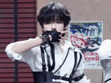 这居然是一个16岁未出道练习生的实绩吗,李飞你真的是捡到宝了!#王橹杰地表最强16岁#TF家族#练习生#原创#王橹杰