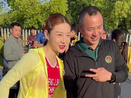 业务在线,颜值抗晒,冯竟爽2026年首个半铁亚军完赛。 #上海铁人三项企业挑战赛 #铁人三项 #美女 #冯竟爽