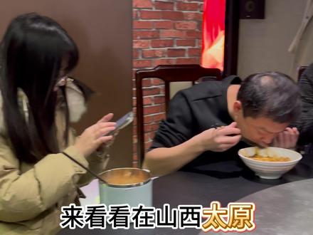 温油滑肉,猛火炒面!看马师傅如何做一道山西特色过油肉炒面片,肉片嫩滑、面片筋道,香到舔碗!#过油肉 #山西美食 #员工餐 #家的味道 #山西特色美食