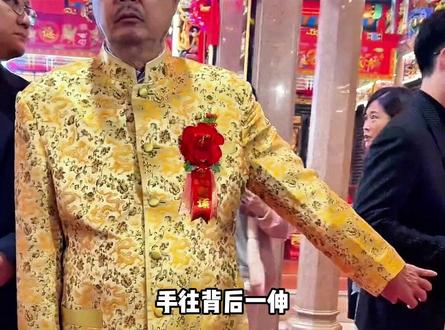 一言不合打赏一万炒两个菜,捐1500万给村里修祠堂#香港江源集团董事长 #吴镇明 #洋美村