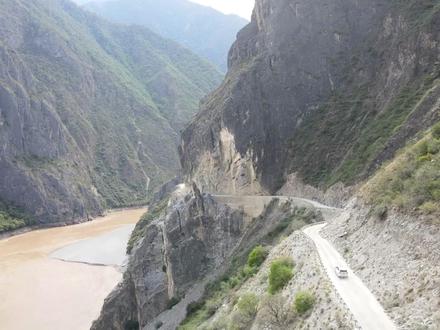 从丙中洛到察瓦龙,路况到底怎么样,500米高的大流沙太吓人了