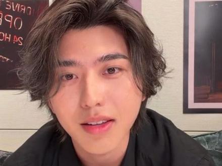 专辑非常棒!大家都很喜欢 一定要多和我们一起分享制作音乐背后的故事和乐趣啊🥹看见你直播整个人都激动不已一直在尖叫发抖😭#直播 #蔡徐坤新专辑