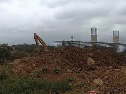 当枝松高速路建设中,我家门口柏杨村
