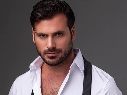 大提琴家HAUSER入驻抖音啦!
快来接收来自HAUSER本人的惊喜!
#HAUSER入驻抖音 #HAUSER #大提琴 #大提琴演奏