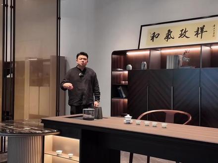 云墨茶桌,总裁专属办公桌一桌三用🍵
#茶桌茶台 #办公空间设计 #茶空间布置 #茶室 #别墅设计