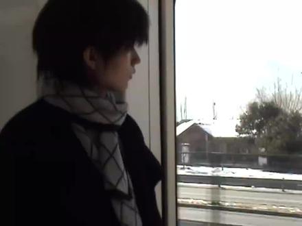 张子墨十八岁生日纪录片
「如何形容我们的以后」 这是我生日的主题。
没错,和我专辑的主题是一样的,它是我和17岁的自己和解的一份礼物。
我一直在思考,思考我的焦虑、我的迷茫、我的未来。那些在内耗中生出的恐惧,在敏感中弥漫的不安,都让我变得不知所措。所以我尝试着去发现生命中那些美好,我开始在瞬息万变中去寻找属于我的18岁的课题。然后我发现,在我寻找每一个答案的时候,我已然度过了我的17岁。
关于「以后」,没有人能知道准确的答案。但此刻,18岁的张子墨想告诉你——
“我们的以后充满未知,但当我们站在曾经说过的「未来」这条时间线里,去回看这段日子,只要我们都觉得值得,就已足够了。”#TFING #TFING音乐厂牌 #张子墨 #张子墨十八岁生日快乐 #张子墨十八岁生日