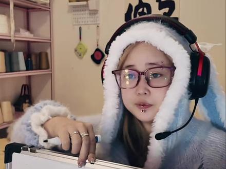 挖领窝和织袖子
#课堂实录 #棒针编织 #织毛衣 #织女 #棒针毛衣