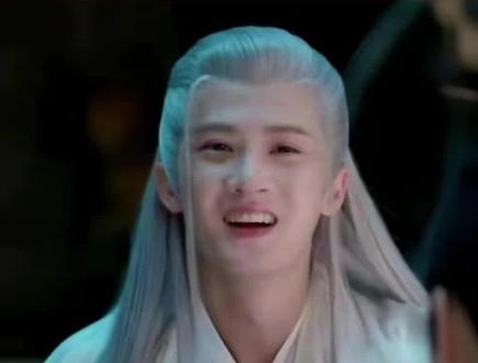只是一条还不懂爱情的宝宝蛇呀~
#长相思 #檀健次 #相柳