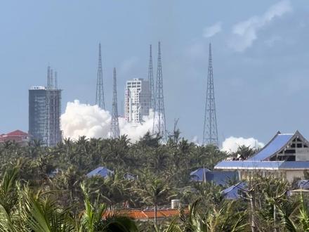 长征十号甲发射全过程,最大动压逃逸试验,逃逸塔二次点火,逃逸舱成功分离,和首次海上一级回收。和普通发射比较,最大动压逃逸和海上模拟回收圆满成功,三十年难见!星辰大海,征途不止,🇨🇳航天 🐮B!#长征十号甲 #航天科技馆