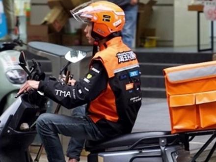 淘宝闪购骑手超时扣款将全面取消 11月28日,记者获悉,淘宝闪购取消超时扣款范围扩大,在12月3日将扩大覆盖至北京、杭州、广州、武汉、成都、厦门等60城,年底前将覆盖全国直营城市。(第一财经记者 陈杨园)编辑:吴姝霖 崔笑瑜(实习)#淘宝闪购 #外卖骑手