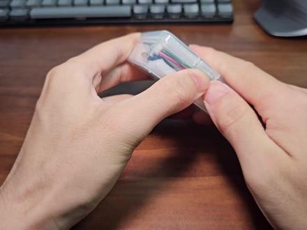 【快速开始】用 立创·实战派 实现小智AI和掌机示例 | ESP32-S3 | 开发环境搭建 | 应用推荐 | 固件编译
————
【说明】
开发板开源项目链接:https://oshwhub.com/li-chuang-kai-fa-ban/li-chuang-shi-zhan-pai-esp32-s3-kai-fa-ban
在线文档(所有资料都在里面了!):https://www.yuque.com/alipayyngilp9fcl/mfl62m/wghshf4gn3w6lfe9
视频主要介绍了一款嘉立创开源的开发板、两个应用案例、开发环境搭建、项目开发流程、以及多个有意思的应用。官方图文和视频教程等资料非常丰富,随便捣鼓!
#立创实战派 #开发板 #小智AI #esp32 #掌机