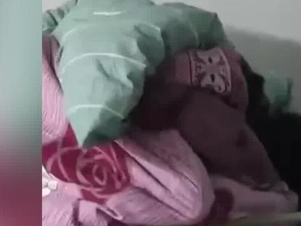 史上最邋遢的男大学生,常年不洗澡被褥发霉也不换,脚气毒翻舍友 #蘑菇 #蘑菇哥 #邋遢室友 #寝室