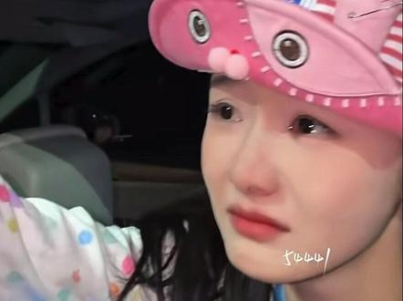 因为喜欢张翅看了很多短剧,也因为他,认识了好多短剧女演员。真的发自内心觉得,女孩子真的太好了。
她们流量相对涨得慢,但拍戏足够专业,对待工作足够认真,对待粉丝足够真诚,会被粉丝的心意打动到落泪。这样的她们,真的值得被更多人看见。@至春禾 @马秋元 @岳雨婷 @邓灵枢_Demi@张翅 #向全世界安利宝藏女孩 #女孩子是最可爱的生物 #向全世界安利她 #女明星 #短剧女演员推荐