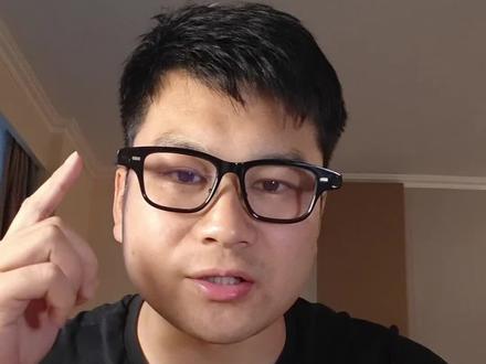 阿里千问眼镜重大更新,这次有点猛 千问AI眼镜这次更新,不只是功能升级,而是交互方式的变化。从被动显示信息,到主动提醒、执行任务,再到无声支付和停车缴费,核心是不断减少对手机的依赖,让AI眼镜逐步变成随身AI助理#千问眼镜 #夸克眼镜 #Ai眼镜 #拍摄眼镜