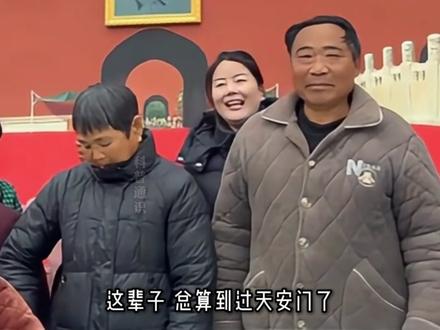 落榜美术生在村口破墙上画天安门,让全村从没出过远门的老人笑着圆了梦。#吴承言 #墙绘 #最美乡村 #艺术温暖人心