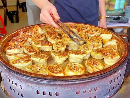 豆腐卷,好多人私聊问我会不会做老家的豆腐卷今天把上次做的视频发一个给大家看看#纯手工制作美食 #地方特色美食 #豆腐卷的家常做法 #豆腐卷制作过程