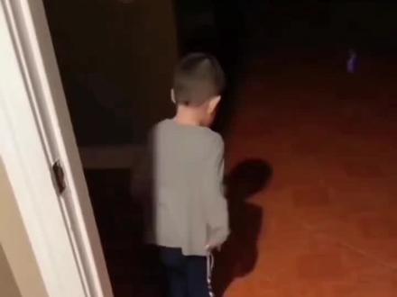 #热门 外国小孩的反应,笑哭了,#你们的孩子也是这样吗😂😂😂😄 #抖音热门 #搞笑 @DOU+小助手