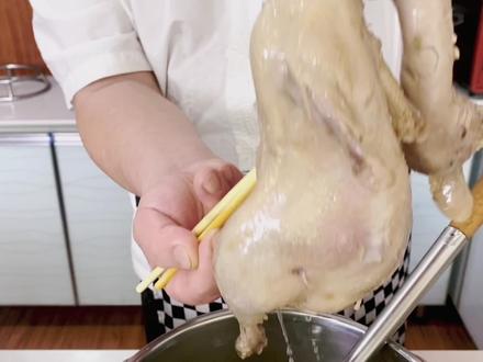 想学地道的盐水鸭,关键要学会这一锅盐卤水,鸭子皮白肉红骨头绿