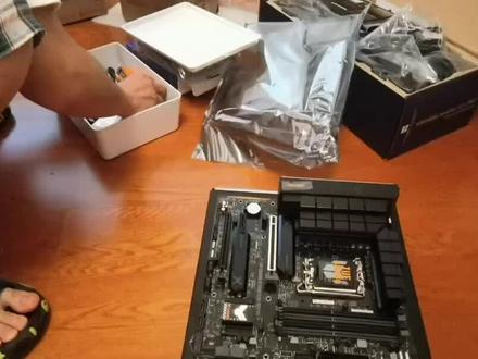 华硕B760M-PLUSWIFI D4,西部数据1TB固态,SOLIDIGM P44 Pro512G固态,金百达32GB内存条#组装电脑 #装机