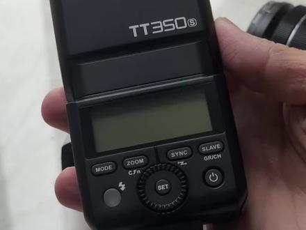 神牛闪光灯tt350模式切换,自主引闪,从属引闪,光引闪 有时候会突然忘记怎么切换,因为用不到。好记性不如录视频,忘记的时候再回来看看吧,着急的时候网上找也找不到,所以自己录个视频。希望也能帮到你~
-
MODE:切换TTL(自动功率),M(手动功率)
ZOOM:灯的范围
SYNC:
1️⃣切换M(自主引闪),可用于安装在相机热靴上使用
2️⃣切换S(从属引闪),用于引闪器引闪,或者根据主灯从属关系引闪。
3️⃣切换(光引闪)S1/S2,用于用其他闪光灯来让它跟着一起引闪,可以是相机自带的闪光灯,或者别的品牌的闪光灯,缺点是有时候会漏闪。
SLAVE:长按可以控制CH频道,从属引闪里要对应上同频道才能引闪。
-
其他闪光灯都大差不差,可以参考一下,希望对你有帮助,有用的话可以点点赞,关注一下哦,后续出更多摄影相关内容。
#神牛 #闪光灯 #闪光灯使用教程 #摄影灯光