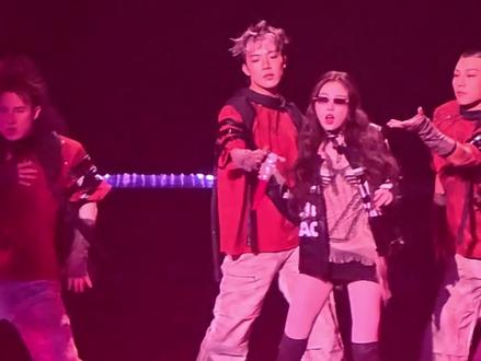 走不出这个视频🥵“都是一些劲歌热舞”
#虞书欣 #虞书欣生日会 #虞书欣演唱会 #双轨 #姜暮