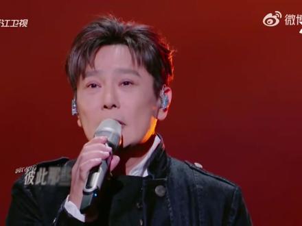 #张信哲邓佳鑫称得上值得 #有歌第二季 张信哲和邓佳鑫合作带来《称得上值得》,经典嗓音与少年声线交织共鸣,将歌词里“爱得多深刻才算值得”的情感追问唱得入木三分,哪一句戳中了你的心呢~#张信哲 #邓佳鑫 #称得上值得