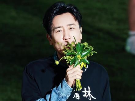 回到家乡很开心的于老师~
“接着奏乐接着舞”
#于和伟 #东北超开幕式