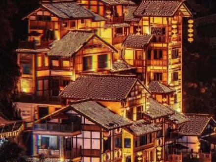 顾芒正在跟孟今阳微信聊天:“姜律师 陪你?”
孟今阳回复道:“嗯,考场离玺宫很远,要住酒店,姜大哥他说不安全,到时候陪我一起。
顾芒挑眉:“行,那就用不着我了。
陆承洲捏了捏她的下巴,“看什么?”
顾芒思考了一秒,说:“做家长会上瘾吗?
“怎么问起这个?”陆承洲在她旁边坐下。
顾芒把手机给他看。
陆承洲手环住她的腰,瞥了眼聊天记录,做家长不会,做别的会。”
顾芒沉默,随后淡淡开口:“当我没问。
陆承洲嘴角勾起来,手指勾玩着她的耳朵,“你当姜慎远是什么好仁吗?"
顾芒手指敲着手机边缘,点进姜慎远的聊天框,发了条消息:“姜律师,高考的时候帮我照顾今阳。”
陆承洲看着她打字,挑眉。
姜慎远回复的挺快的:“她没告诉你吗,高考我陪她?”
顾芒慢吞吞打字:“说了。”
姜慎远那边沉默了几秒,似乎在考虑什么,好半晌,才回过来一句话:“你当我是陆承洲?”
陆承洲拧眉:“?”
“”.…...
顾芒手指敲着手机边缘,点进姜慎远的聊天框,发了条消息:“姜律师,高考的时候帮我照顾今阳。”
陆承洲看着她打字,挑眉。
姜慎远回复的挺快的:“她没告诉你吗,高考我陪她?”
顾芒慢吞吞打字:“说了。”
姜慎远那边沉默了几秒,似乎在考虑什么,好半晌,才回过来一句话:“你当我是陆承洲?”
陆承洲拧眉:“?”
“”.…...
顾芒打了一个字:“哦。”
然后按灭手机屏幕。
“解释一下。”陆承洲下巴指了指她的手机,重复了一遍姜慎远的消息:“你当我是陆承洲?”
顾芒没说话。
陆承洲 看着她,吐出两个字:“解释。”
顾芒和他对视了两秒,面无表情的说:“我觉得你不能否认在我十七岁🪝尹我的事实。”
陆承洲啧了声,“我觉得我挺亏的。
顾芒不解:“嗯?”
“住在玺宫那段时间,什么都没做,别人却以为我什么都做了。” 他顿了顿:“挺亏的。”
顾芒沉默了片刻,移开话题:“中午吃啥?"
陆承洲听见这句话,忍不住笑……
#顾芒陆承洲
#夫人每天都在线打脸