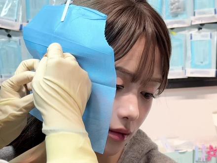 一口气打四个耳骨钉也面无表情的雌鹰般的女人: