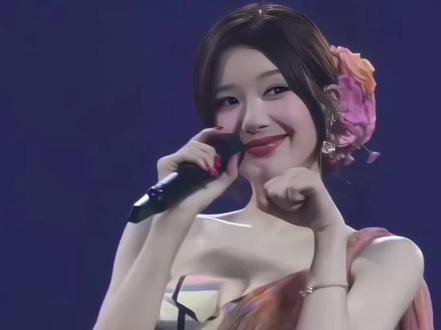 谁家小猫跑出来了#万能的可露丽#赵露思#赵露思泰国演唱会#追星