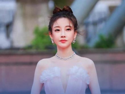 冯提莫自曝癌症复发并转移,现在已经做过手术了,“身体也恢复得差不多了”#冯提莫