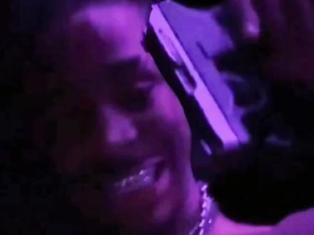 #创作灵感 #莫兰特在直播中秀枪 #莫兰特 #NBA吐槽大会 灰熊vs快船 #湖人vs灰熊 莫兰特将被禁赛至少两场,将缺席对快船和湖人的比赛 篮球 NBA消息 @DOU+小助手