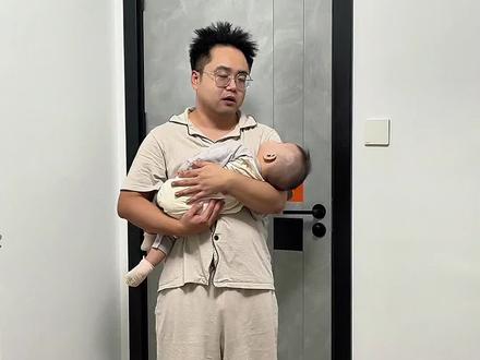 爸爸又又叒叒叒来哄睡啦!哄睡神器大悲咒3.0升级版,见效特别快!有不睡的宝宝来试试吧!#爸爸带娃 #爸爸带娃系列 #哄睡