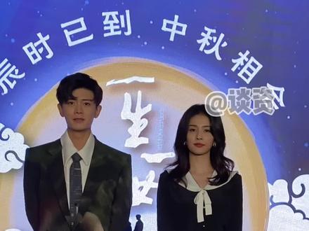 国超不愧是前省队专业的乒乓球运动员,即使现在转行了,也一直关心着队友的比赛啊!#任嘉伦