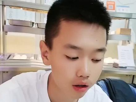 梁晋龙星期日休息一天去军事博物馆。#心蓝天