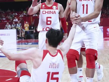 比分持续落后,男篮众将如梦初醒,霸气大逆转!#dou来为中国篮球加油 #中国男篮 #抖音篮球季