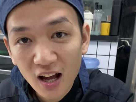 外面好几十的酸奶砖,只需要三种材料,同样价格,在家做三盘~ #小猪做蛋糕 #酸奶砖