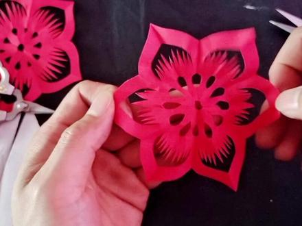 剪纸折叠方法六角折法朋友们动动手折一折#剪纸教程 #非遗剪纸 #剪纸 @DOU+小助手 @抖音小助手