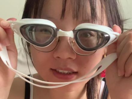 刚开始学游泳需要什么东西??#日常生活 #游泳装备 #学游泳